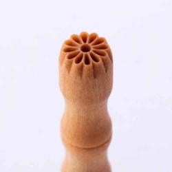 1.0cm round.  Daisy Outline 