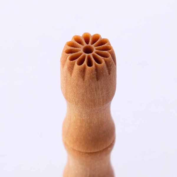 1.0cm round.  Daisy Outline 