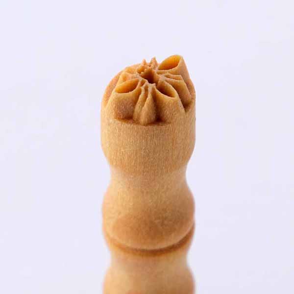 1.0cm round.  Honey Bee 
