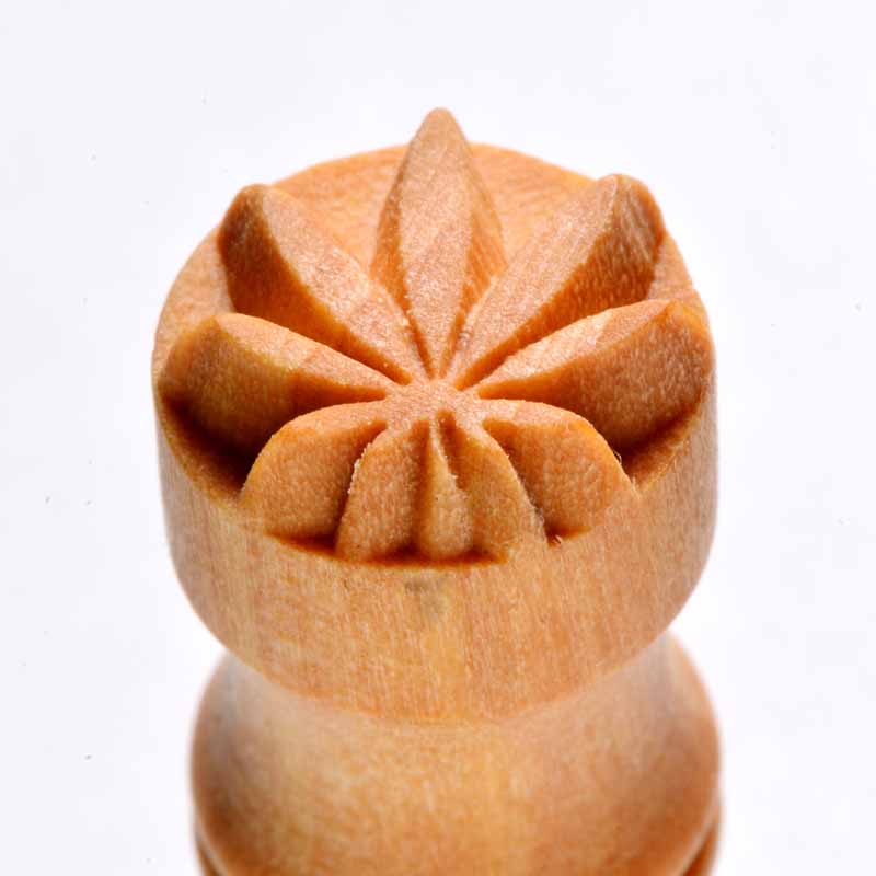 1.5cm Hemp Leaf 
