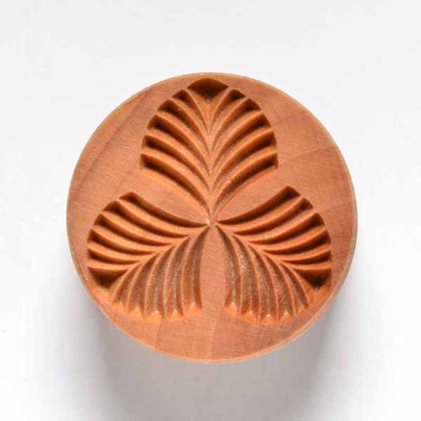 4 cm Tri-Leaf 