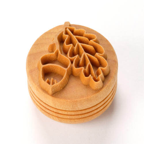 Scl (4 cm) Design 167. Oak Leaf with Acorn. 